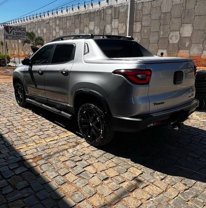 FIAT TORO 2.0 16V TURBO DIESEL ULTRA 4WD AT9 FIAT TORO 2.0 16V TURBO DIESEL ULTRA 4WD AT9